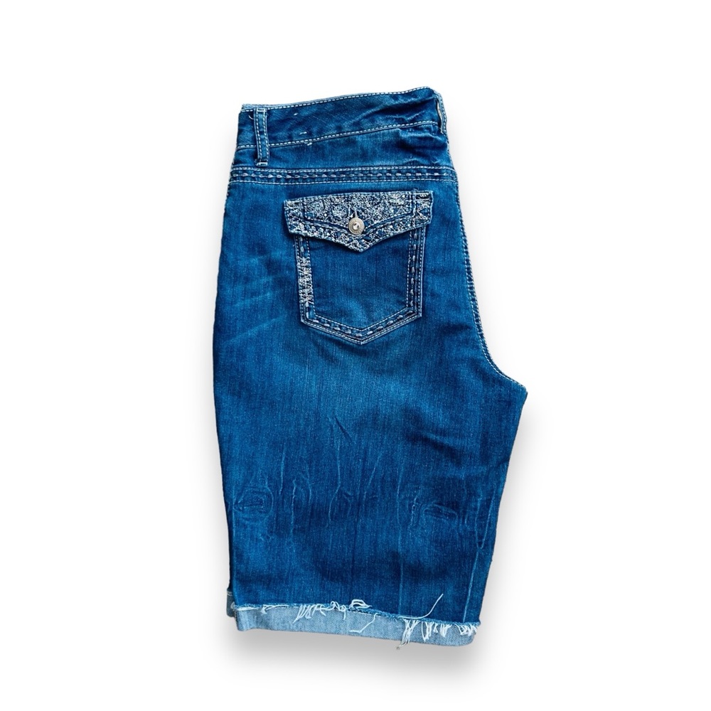 Rhythm in Blues Women's distressed cuffed bermuda denim jean shorts, Sz 16 - Picture 3 of 14